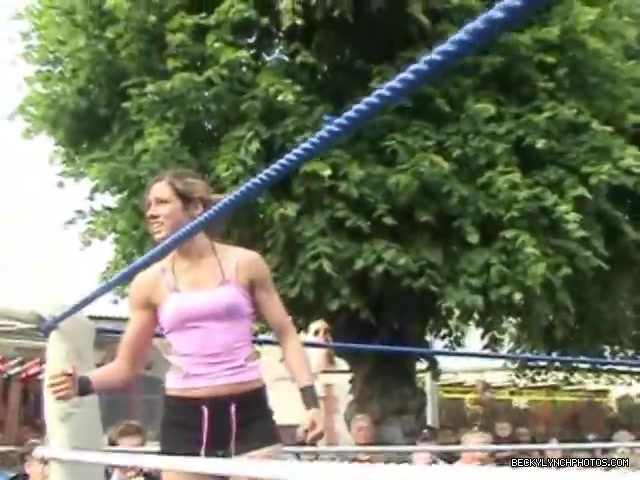 02__QOC_Vs__Sweet_Saraya_FSF_Evening_of_Champions_04_06_06_105.jpg