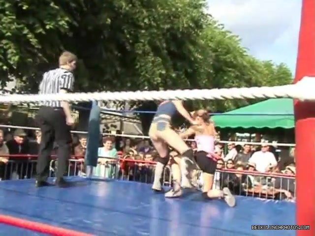 02__QOC_Vs__Sweet_Saraya_FSF_Evening_of_Champions_04_06_06_257.jpg