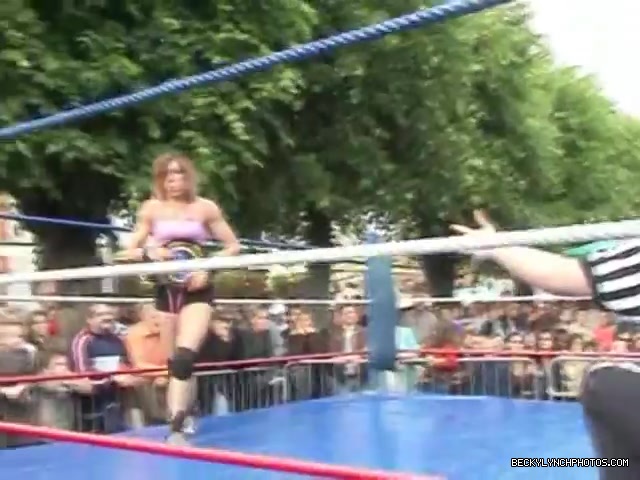 02__QOC_Vs__Sweet_Saraya_FSF_Evening_of_Champions_04_06_06_542.jpg
