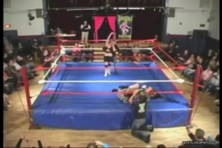Rebecca_Knox_28Becky_Lynch29_vs_Cheerleader_Melissa_2005_0805.jpg