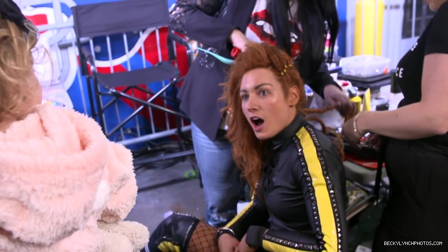 Birdie_s_FIRST_WrestleMania21___BECKY_LYNCH2C_BRAUN_STROWMAN2C_CARMELLA2C_LIV_MORGAN_and_more21_074.jpg