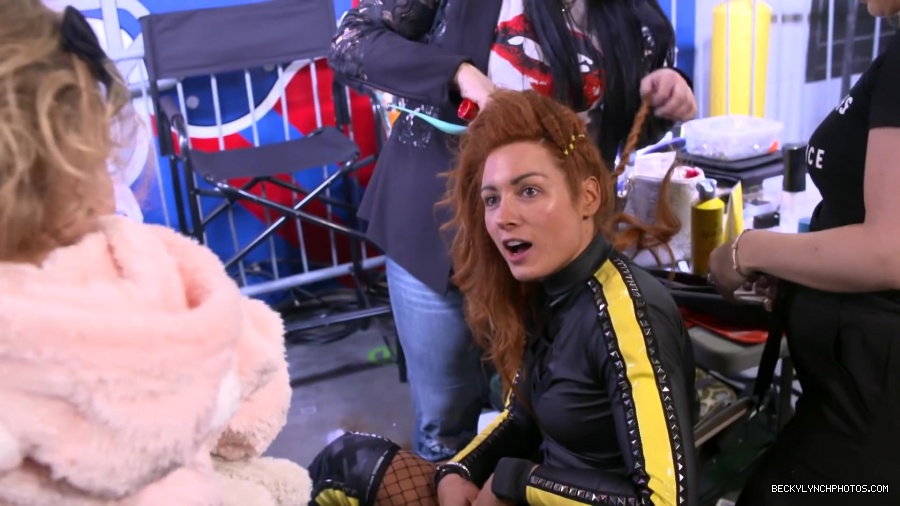 Birdie_s_FIRST_WrestleMania21___BECKY_LYNCH2C_BRAUN_STROWMAN2C_CARMELLA2C_LIV_MORGAN_and_more21_075.jpg