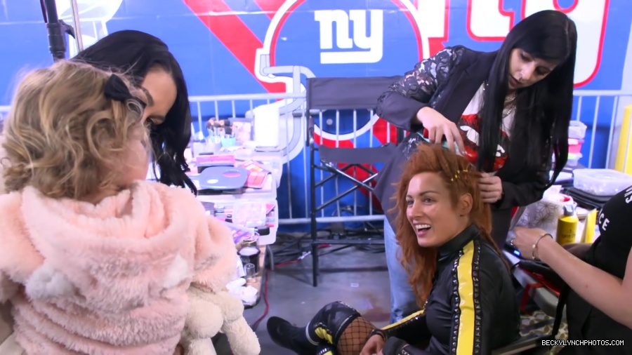 Birdie_s_FIRST_WrestleMania21___BECKY_LYNCH2C_BRAUN_STROWMAN2C_CARMELLA2C_LIV_MORGAN_and_more21_093.jpg