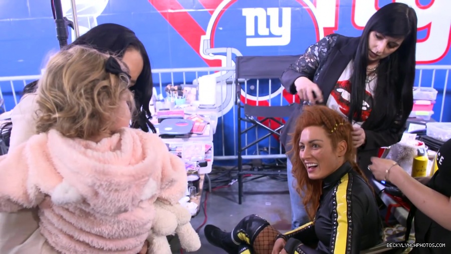 Birdie_s_FIRST_WrestleMania21___BECKY_LYNCH2C_BRAUN_STROWMAN2C_CARMELLA2C_LIV_MORGAN_and_more21_095.jpg