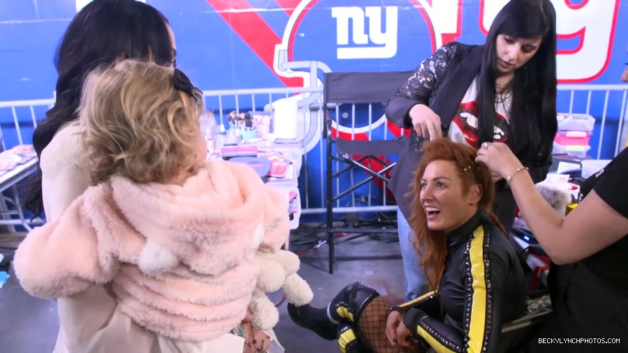 Birdie_s_FIRST_WrestleMania21___BECKY_LYNCH2C_BRAUN_STROWMAN2C_CARMELLA2C_LIV_MORGAN_and_more21_097.jpg