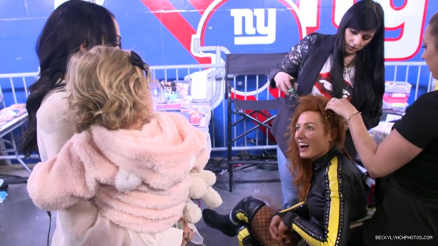 Birdie_s_FIRST_WrestleMania21___BECKY_LYNCH2C_BRAUN_STROWMAN2C_CARMELLA2C_LIV_MORGAN_and_more21_098.jpg