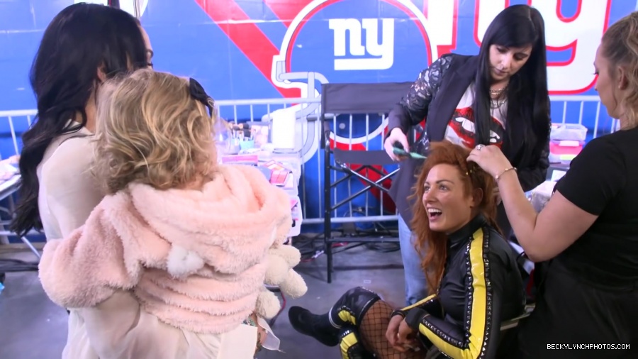 Birdie_s_FIRST_WrestleMania21___BECKY_LYNCH2C_BRAUN_STROWMAN2C_CARMELLA2C_LIV_MORGAN_and_more21_099.jpg