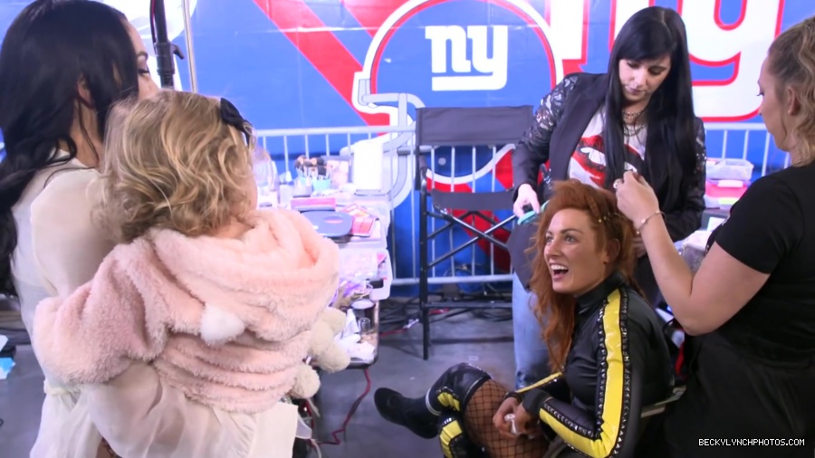 Birdie_s_FIRST_WrestleMania21___BECKY_LYNCH2C_BRAUN_STROWMAN2C_CARMELLA2C_LIV_MORGAN_and_more21_100.jpg