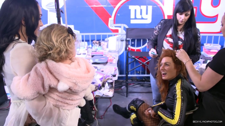 Birdie_s_FIRST_WrestleMania21___BECKY_LYNCH2C_BRAUN_STROWMAN2C_CARMELLA2C_LIV_MORGAN_and_more21_101.jpg