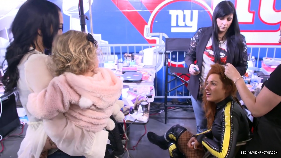 Birdie_s_FIRST_WrestleMania21___BECKY_LYNCH2C_BRAUN_STROWMAN2C_CARMELLA2C_LIV_MORGAN_and_more21_102.jpg