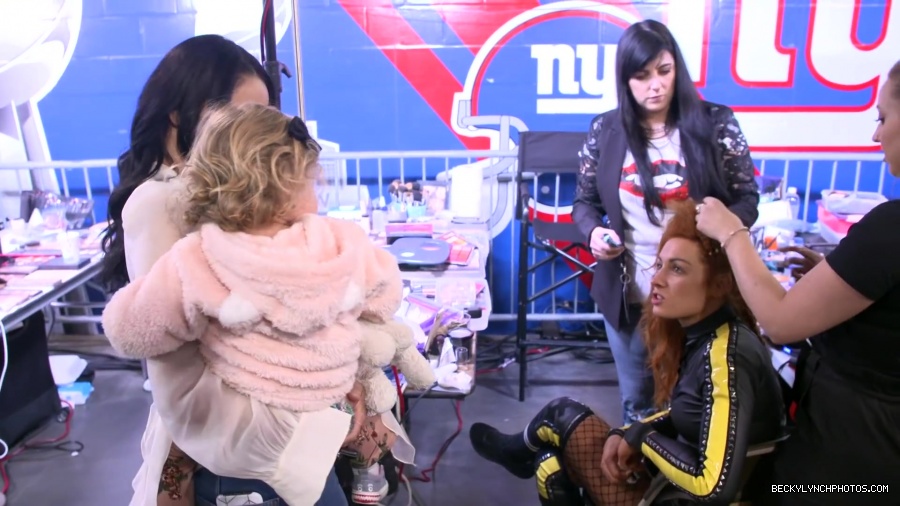 Birdie_s_FIRST_WrestleMania21___BECKY_LYNCH2C_BRAUN_STROWMAN2C_CARMELLA2C_LIV_MORGAN_and_more21_104.jpg