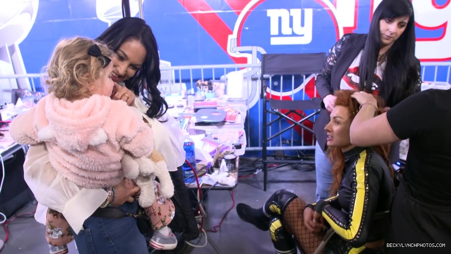Birdie_s_FIRST_WrestleMania21___BECKY_LYNCH2C_BRAUN_STROWMAN2C_CARMELLA2C_LIV_MORGAN_and_more21_116.jpg