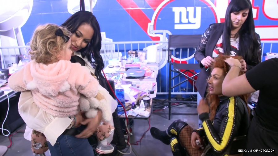 Birdie_s_FIRST_WrestleMania21___BECKY_LYNCH2C_BRAUN_STROWMAN2C_CARMELLA2C_LIV_MORGAN_and_more21_118.jpg