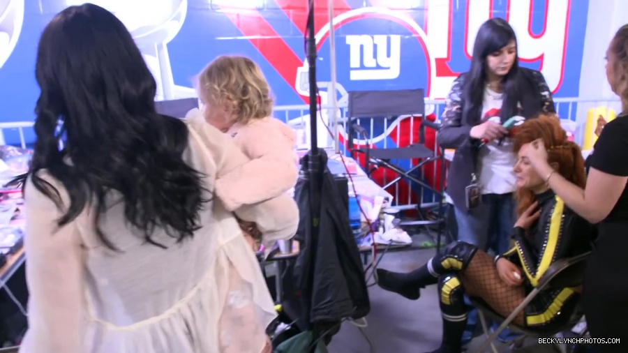 Birdie_s_FIRST_WrestleMania21___BECKY_LYNCH2C_BRAUN_STROWMAN2C_CARMELLA2C_LIV_MORGAN_and_more21_151.jpg