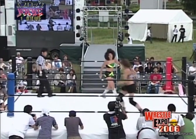 becky_lynch_vs_kyoko_kimura_in_japan_in_2006-yc0uz4suncp31_029.jpg