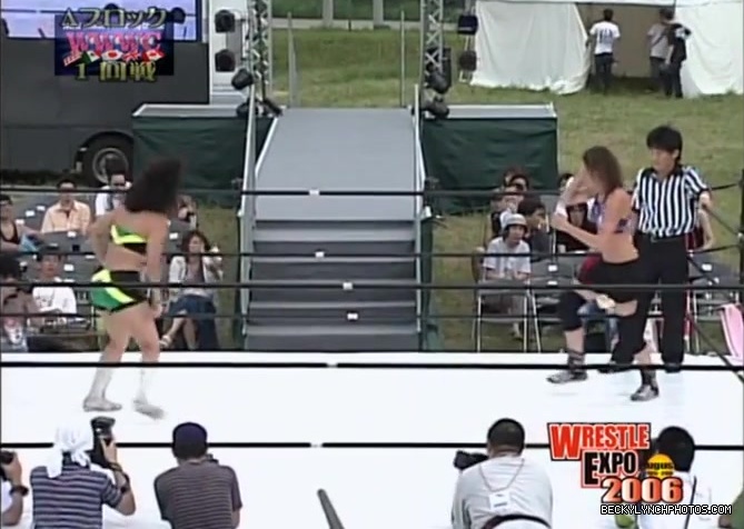 becky_lynch_vs_kyoko_kimura_in_japan_in_2006-yc0uz4suncp31_051.jpg