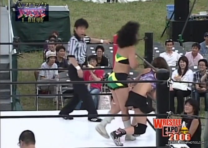 becky_lynch_vs_kyoko_kimura_in_japan_in_2006-yc0uz4suncp31_100.jpg