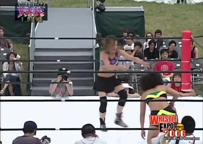 becky_lynch_vs_kyoko_kimura_in_japan_in_2006-yc0uz4suncp31_113.jpg