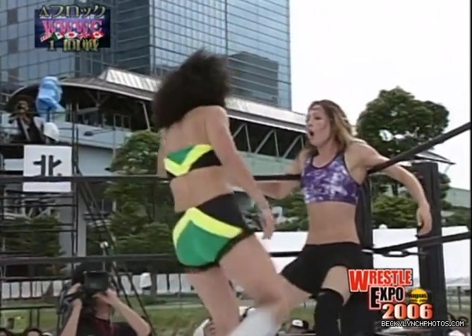 becky_lynch_vs_kyoko_kimura_in_japan_in_2006-yc0uz4suncp31_123.jpg