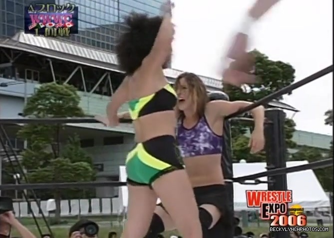 becky_lynch_vs_kyoko_kimura_in_japan_in_2006-yc0uz4suncp31_125.jpg