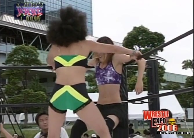 becky_lynch_vs_kyoko_kimura_in_japan_in_2006-yc0uz4suncp31_128.jpg