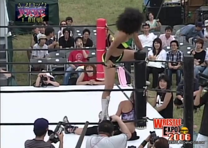 becky_lynch_vs_kyoko_kimura_in_japan_in_2006-yc0uz4suncp31_135.jpg