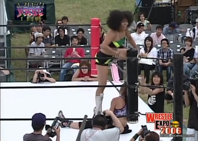 becky_lynch_vs_kyoko_kimura_in_japan_in_2006-yc0uz4suncp31_136.jpg