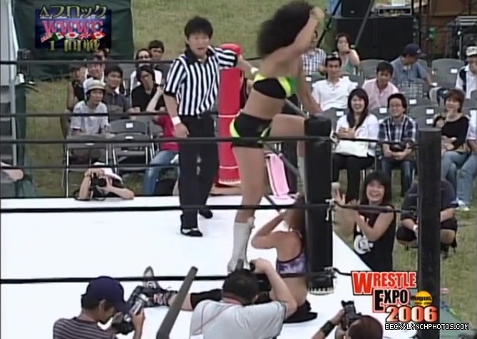 becky_lynch_vs_kyoko_kimura_in_japan_in_2006-yc0uz4suncp31_138.jpg