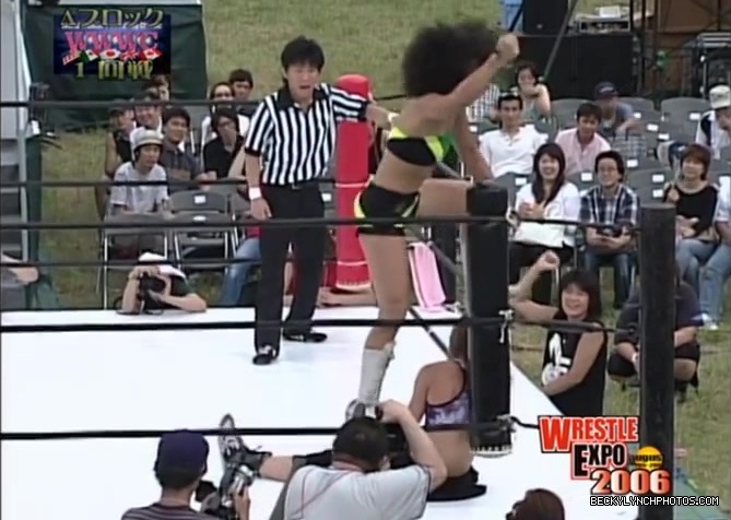becky_lynch_vs_kyoko_kimura_in_japan_in_2006-yc0uz4suncp31_140.jpg