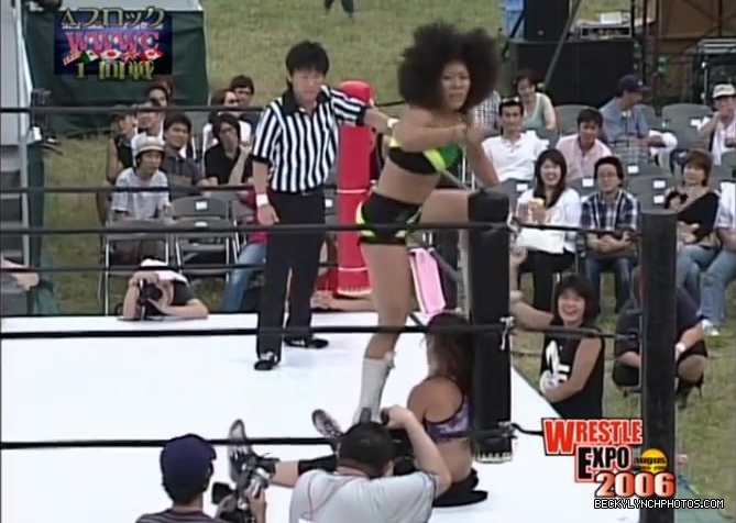 becky_lynch_vs_kyoko_kimura_in_japan_in_2006-yc0uz4suncp31_142.jpg