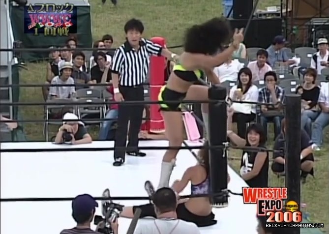 becky_lynch_vs_kyoko_kimura_in_japan_in_2006-yc0uz4suncp31_143.jpg