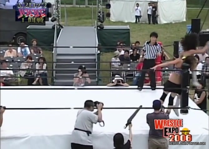 becky_lynch_vs_kyoko_kimura_in_japan_in_2006-yc0uz4suncp31_152.jpg