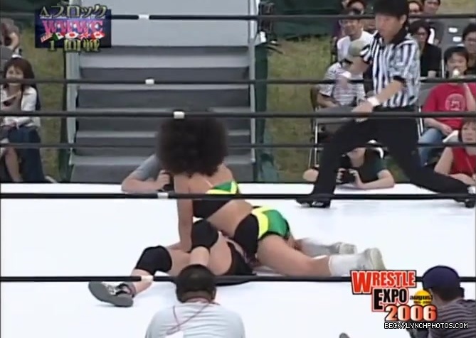 becky_lynch_vs_kyoko_kimura_in_japan_in_2006-yc0uz4suncp31_158.jpg
