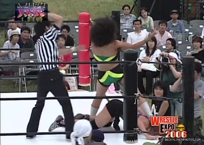 becky_lynch_vs_kyoko_kimura_in_japan_in_2006-yc0uz4suncp31_204.jpg
