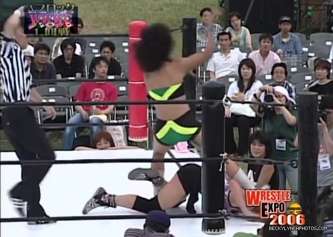 becky_lynch_vs_kyoko_kimura_in_japan_in_2006-yc0uz4suncp31_206.jpg
