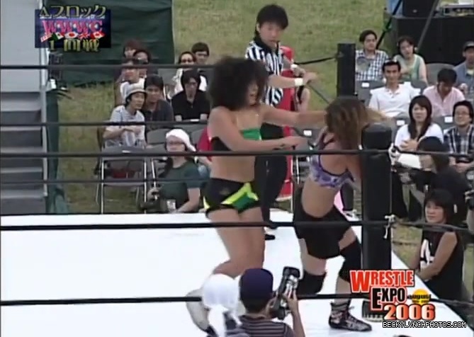 becky_lynch_vs_kyoko_kimura_in_japan_in_2006-yc0uz4suncp31_210.jpg