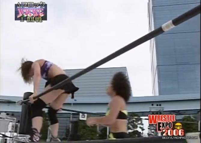 becky_lynch_vs_kyoko_kimura_in_japan_in_2006-yc0uz4suncp31_214.jpg
