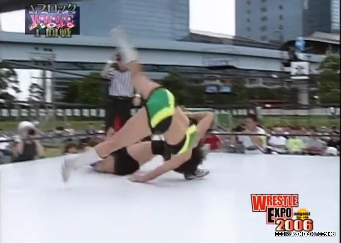 becky_lynch_vs_kyoko_kimura_in_japan_in_2006-yc0uz4suncp31_216.jpg