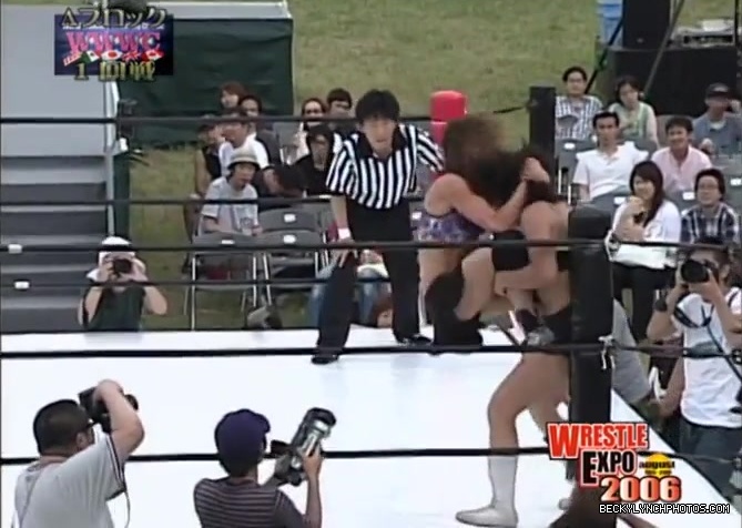 becky_lynch_vs_kyoko_kimura_in_japan_in_2006-yc0uz4suncp31_220.jpg