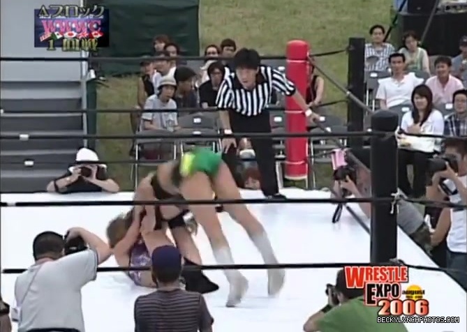 becky_lynch_vs_kyoko_kimura_in_japan_in_2006-yc0uz4suncp31_221.jpg