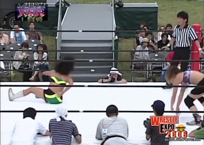 becky_lynch_vs_kyoko_kimura_in_japan_in_2006-yc0uz4suncp31_223.jpg