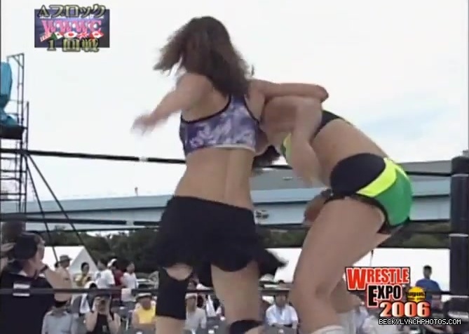 becky_lynch_vs_kyoko_kimura_in_japan_in_2006-yc0uz4suncp31_235.jpg