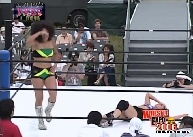 becky_lynch_vs_kyoko_kimura_in_japan_in_2006-yc0uz4suncp31_248.jpg