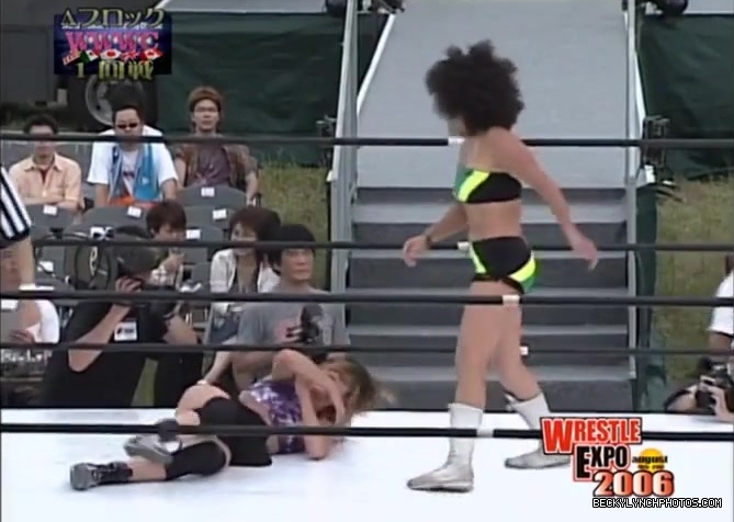 becky_lynch_vs_kyoko_kimura_in_japan_in_2006-yc0uz4suncp31_323.jpg