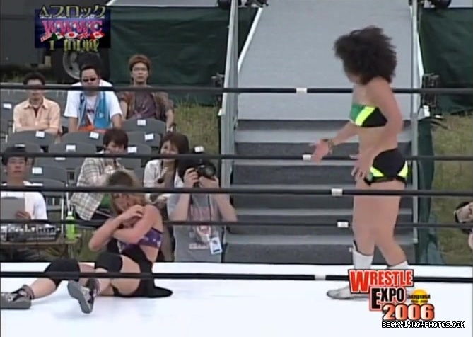 becky_lynch_vs_kyoko_kimura_in_japan_in_2006-yc0uz4suncp31_326.jpg