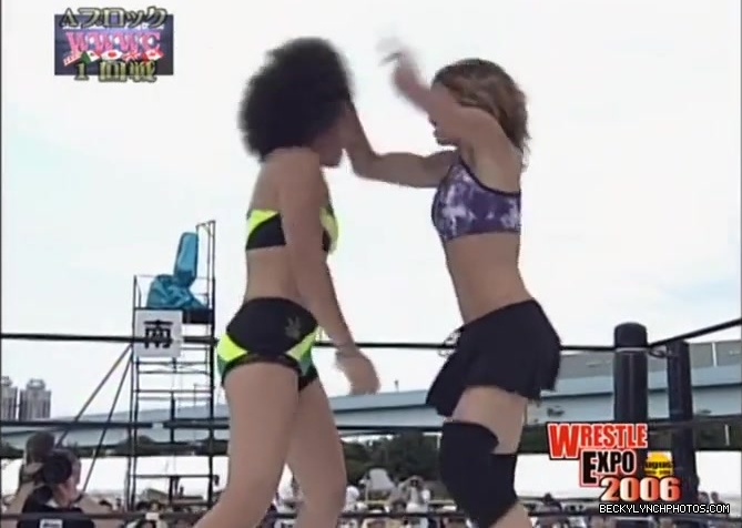 becky_lynch_vs_kyoko_kimura_in_japan_in_2006-yc0uz4suncp31_332.jpg