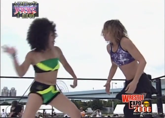 becky_lynch_vs_kyoko_kimura_in_japan_in_2006-yc0uz4suncp31_335.jpg
