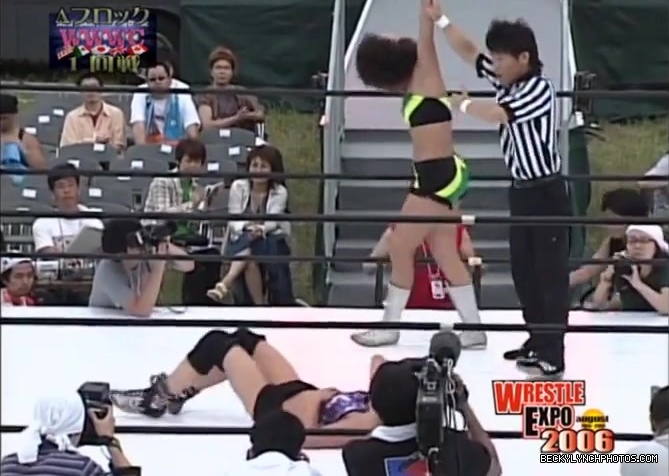 becky_lynch_vs_kyoko_kimura_in_japan_in_2006-yc0uz4suncp31_355.jpg