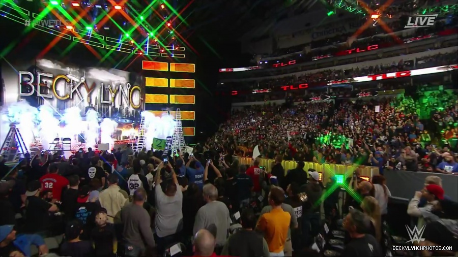 WWE_TLC_2016_PPV_720p_WEB_h264-HEEL_mp40039.jpg