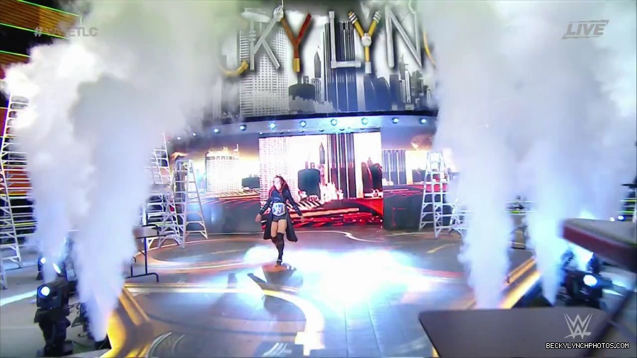 WWE_TLC_2016_PPV_720p_WEB_h264-HEEL_mp40044.jpg